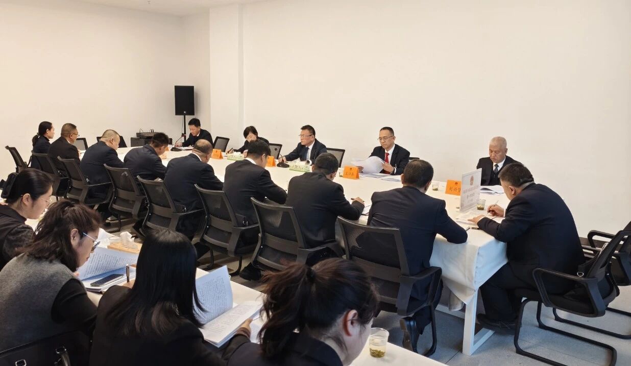 许伟民参加乌兰代表团分团讨论