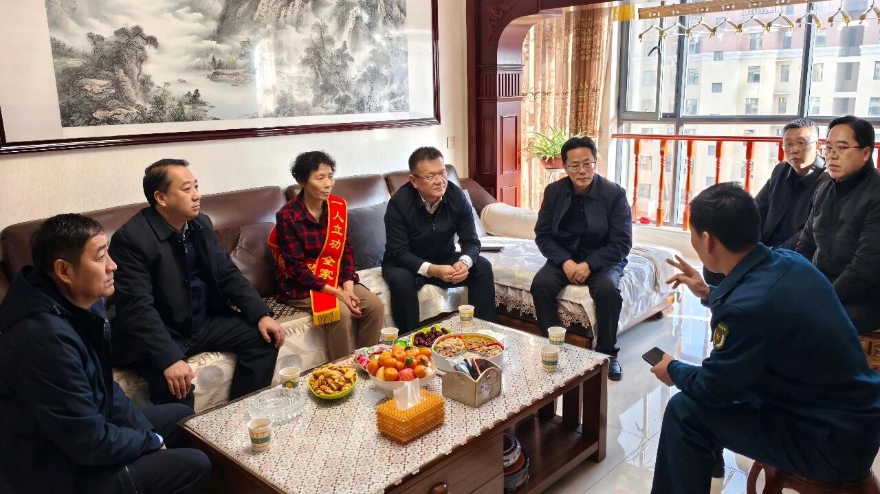 县四班子领导开展节前走访慰问活动